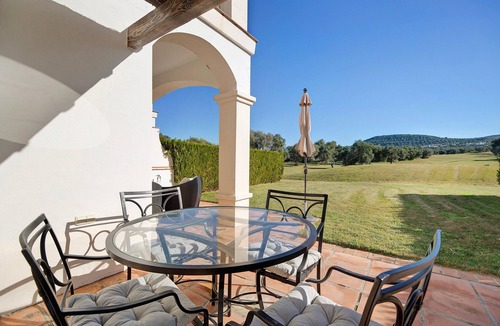 Arcos de la Frontera House | Holiday Home "2-Bedroom Townhouse" with Mountain Views, Shared Pool & Wi-Fi