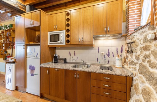 Bonilla de la Sierra House | Holiday Home 'El Mirador Del Gato 1' with Mountain View, Shared Pool and Wi-Fi