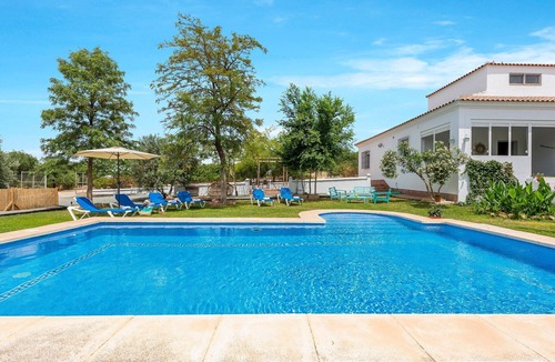 Marchena House | Holiday Home "Casa Rural Dehesa De Las Yeguas" with Pool, Terraces & Wi-Fi