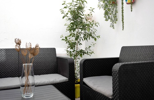 San Ambrosio House | Holiday Home 'Reina's' with Balcony, Wi-Fi and Air Conditioning