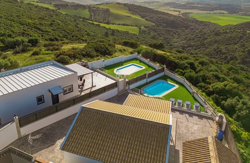 Vejer de la Frontera House | Holiday Home 'Bellavistas' with Mountain View, Wi-Fi and Air Conditioning