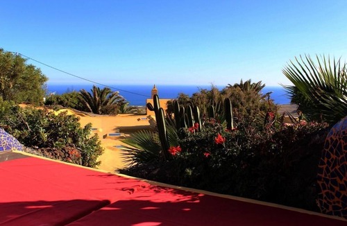 La Asomada House | Holiday home, barbecue, garden and terrace, sea view