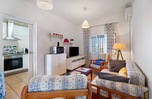 Chipiona House | Holiday Home 'Beautiful Traditional House' with Private Pool, Wi-Fi and Air Conditioning