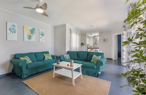 Bahia Calma House | Holiday Home 'Betta' with Private Pool, Garden and Wi-Fi