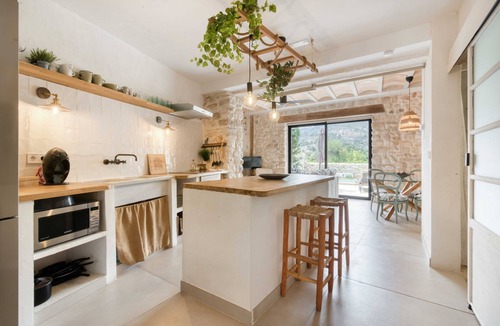 Vall de Gallinera House | Holiday Home 'Ca la Pasita 28' with Mountain Views and Wi-Fi
