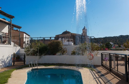 El Castillo de las Guardas House | Holiday Home 'Casa Castillo De Las Guardas' with Mountain View, Wi-Fi and Air Conditioning