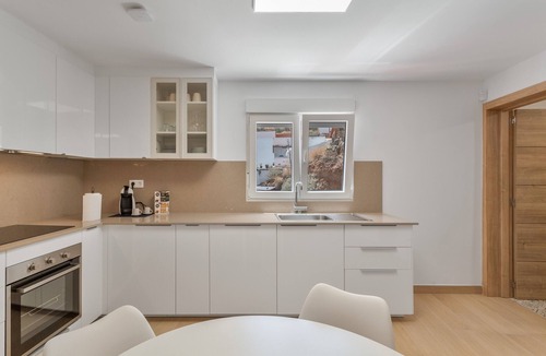 La Solana House | Holiday Home 'Casa De Vacaciones 2' with Mountain View and Wi-Fi