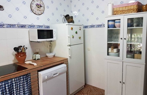 Calabazares House | Holiday Home 'Casa Del Escultor' with Mountain View, Wi-Fi and Air Conditioning