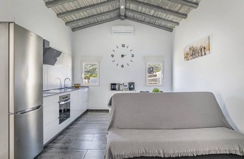 San Ambrosio House | Holiday Home 'Casa El Trebol' with Heated Pool, Wi-Fi and Air Conditioning