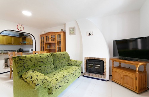 Los Arenales del Sol House | Holiday Home 'Casa en la Playa con Piscinas V' with Shared Pool and Air Conditioning
