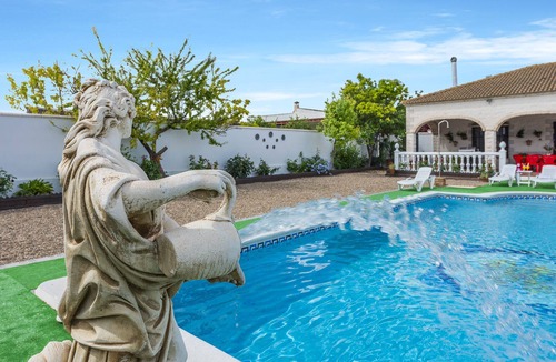 La Lantejuela House | Holiday Home 'Casa Rural Villa Cerro De Mena' with Pool, Garden, Terrace & Wi-Fi
