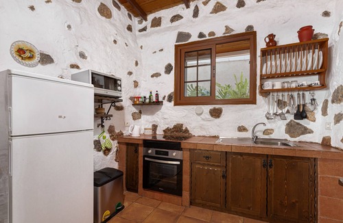 Ingenio House | Holiday Home "Casa Las Toscas" with Mountain Views, Pool and Wi-Fi