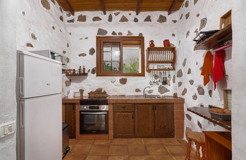 Ingenio House | Holiday Home "Casa Las Toscas" with Mountain Views, Pool and Wi-Fi