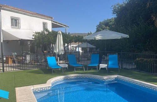 Algarinejo House | Holiday Home 'Casa Margarita' with Mountain View, Wi-Fi and Air Conditioning