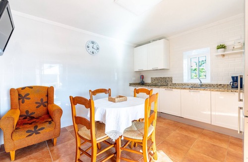 Almogia House | Holiday Home 'Casa Mari' with Mountain Views, Wi-Fi, Balcony, Garden, Terrace & Pool