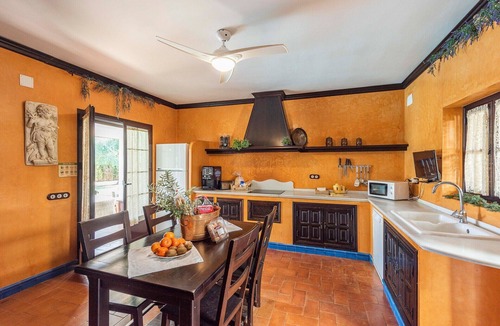 Marchena House | Holiday Home "Casa Rural La Teja" with Pool, Garden and Wi-Fi