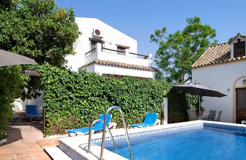 Barbate House | Holiday Home 'Casa Rural La Higuera' with Shared Pool, Wi-Fi and Air Conditioning