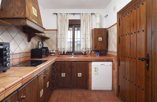 Totalan House | Holiday Home 'Casa Rural Los Hidalgos' with Sea View, Wi-Fi and Air Conditioning