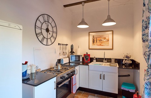 Iznajar House | Holiday Home 'Casita 1 Bedroom' with Mountain Views, Pool and Wi-Fi