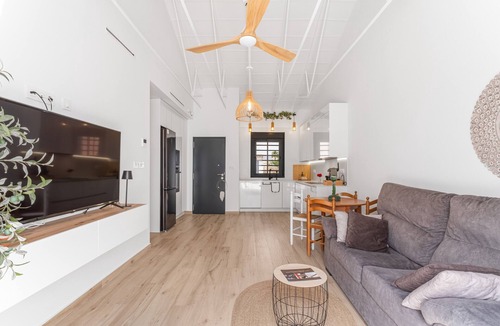 Catral House | Holiday Home 'Catral Alfalfar' with Private Pool, Wi-Fi and Air Conditioning