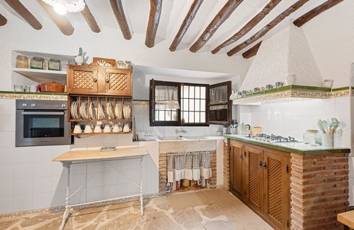 Archidona House | Holiday Home 'Cortijo Caracate' with Mountain View, Wi-Fi and Air Conditioning