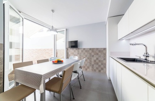 El Alquian House | Holiday Home 'De La Abuelita Jose' with Mountain View, Wi-Fi and Air Conditioning