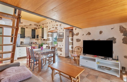 Tinajo House | Holiday Home 'El Tablero' with Sea Views, Private Terrace and Wi-Fi