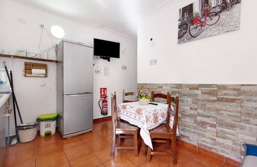 La Solana House | Holiday Home 'Vivienda V Torres 4' with Mountain Views, Wi-Fi, and Air Conditioning