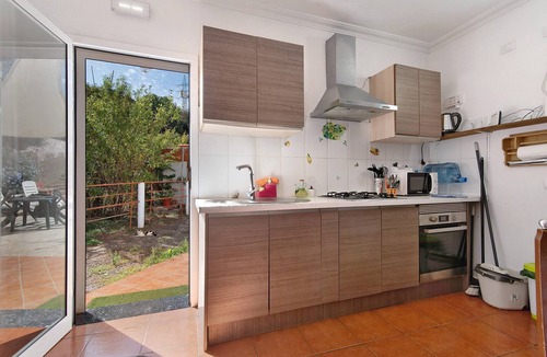 La Solana House | Holiday Home 'Vivienda V Torres 4' with Mountain Views, Wi-Fi, and Air Conditioning