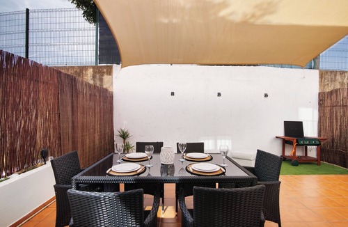 Costa Esuri House | Holiday Home 'Estrella' with Shared Pool, Wi-Fi and Air Conditioning