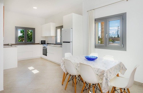 Sa Pobla House | Holiday Home Finca Goet with Mountain View, Pool & Wi-Fi