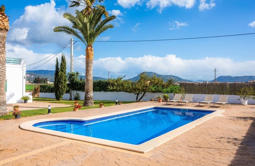 Sa Pobla House | Holiday Home Finca Goet with Mountain View, Pool & Wi-Fi