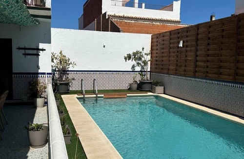 La Victoria House | Holiday Home 'Gení' with Private Pool, Wi-Fi, and Air Conditioning