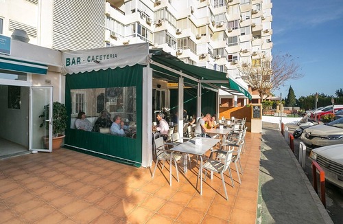 Carretera de Cadiz House | Holiday Home in Málaga near Sea Beach