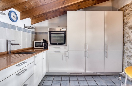 Alcoleja House | Holiday Home 'La Llar D' Aitana' with Mountain View, Private Terrace and Wi-Fi