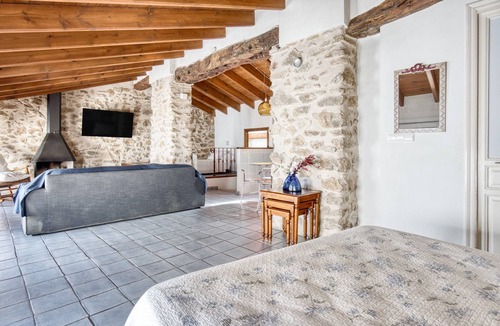 Alcoleja House | Holiday Home 'La Llar D' Aitana' with Mountain View, Private Terrace and Wi-Fi