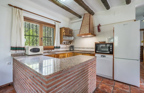 Orgiva House | Holiday Home 'Las Gallinas Cottage' with Mountain View, Wi-Fi and Air Conditioning