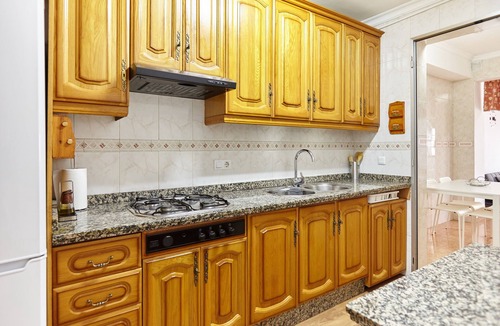 Baena House | Holiday Home 'López' with Private Terrace, Wi-Fi, and Air Conditioning