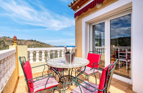Pedreguer House | Holiday Home 'Maya' with Sea View, Wi-Fi and Air Conditioning