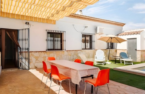 Humilladero House | Holiday Home 'Miró' with Mountain Views, Private Pool, Wi-Fi and Air Conditioning