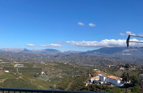 Iznate House | Holiday Home 'Nora' with Mountain View, Wi-Fi and Air Conditioning