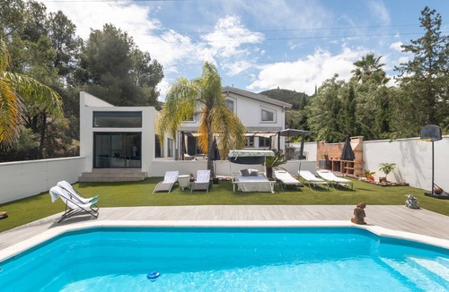 Pinos de Alhaurin House | Holiday Home 'Palmera' with Mountain Views, Wi-Fi and Air Conditioning