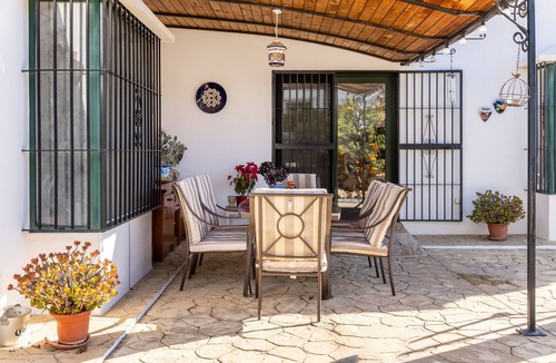 Alcaucin House | Holiday Home 'Palmera' with Mountain View, Private Pool and Wi-Fi