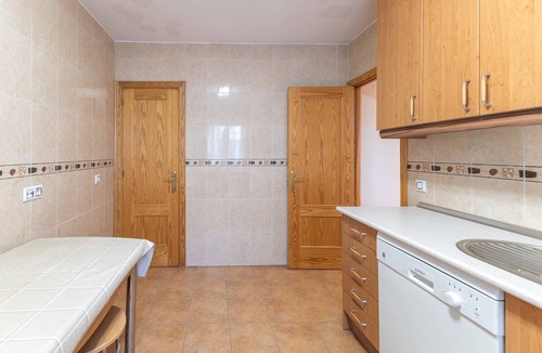 El Barraco House | Holiday Home Paraíso Ground Floor - Lake Views, Gredos & Garden