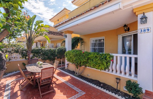 Gran Alacant House | Holiday Home 'Playa Carabassi' with Shared Pool, Private Terrace and Wi-Fi