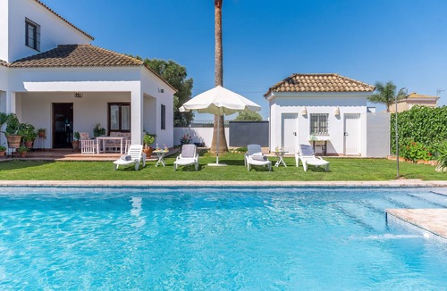 Marchena House | Holiday Home 'Pozo Viejo' with Private Pool, Wi-Fi and Air Conditioning