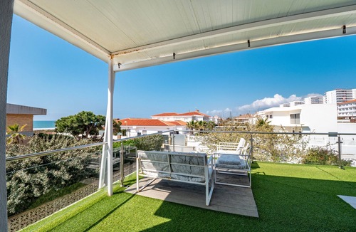 Punta Umbria House | Holiday Home 'Precioso Chalet A Pie De Playa' with Sea View, Wi-Fi and Air Conditioning