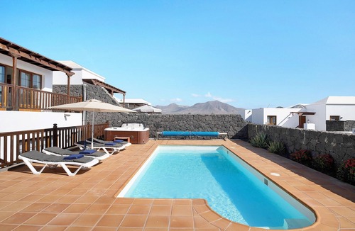 Playa Blanca Villa | Holiday Home 'Villa Jeamir I' with Sea Views, Pool, Garden & Wi-Fi