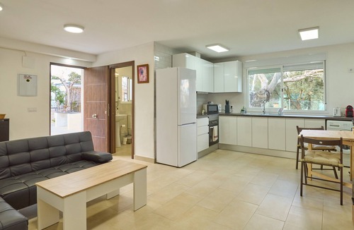 Cordoba House | Holiday Home 'Villa Verde' with Shared Pool, Wi-Fi and Air Conditioning