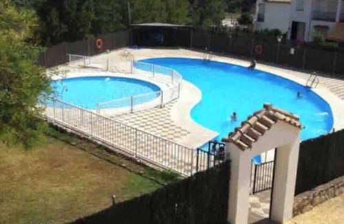 El Bosque House | Holiday Home "Villa Viruta" with Mountain View, Shared Pool & Wi-Fi
